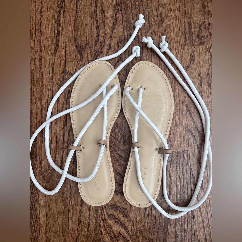 Amanu white leather Kilimanjaro sandals, size 9